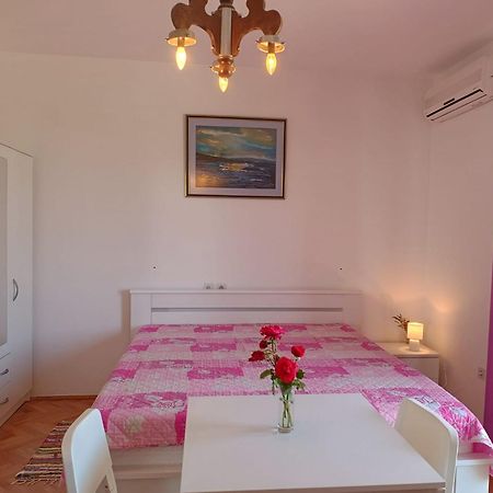 Apartments Nela Jelsa  Chambre photo