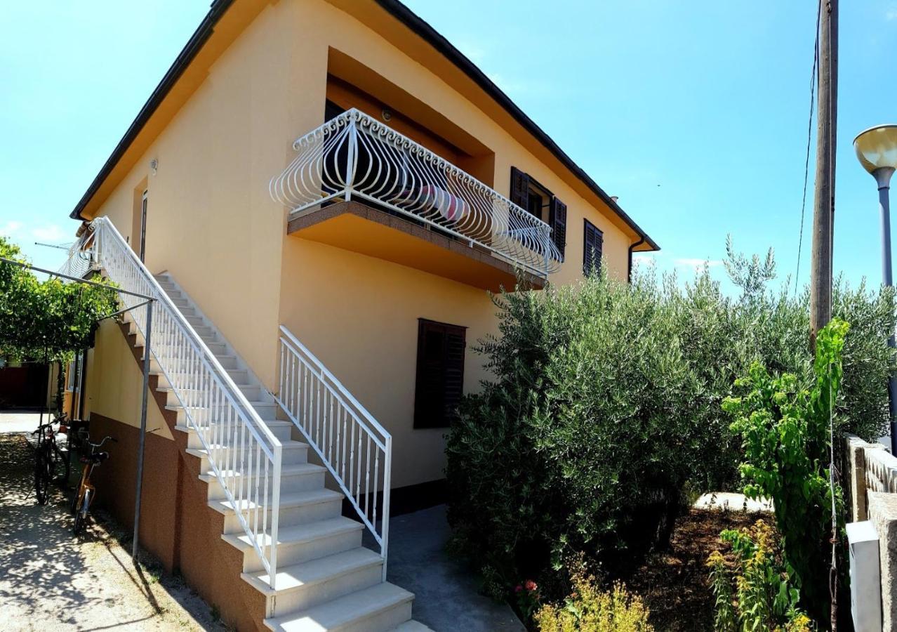 Apartments Nela Jelsa  Extérieur photo